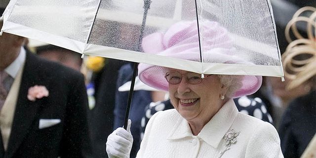 エリザベス女王の傘スタイル