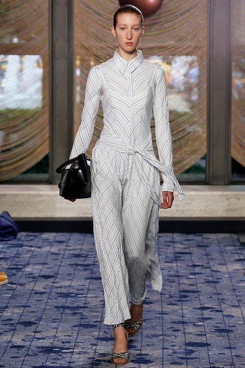 ファッションウィーク期間中にみんながこぞって着るブランドって ハーパーズ バザー Harper S Bazaar 公式