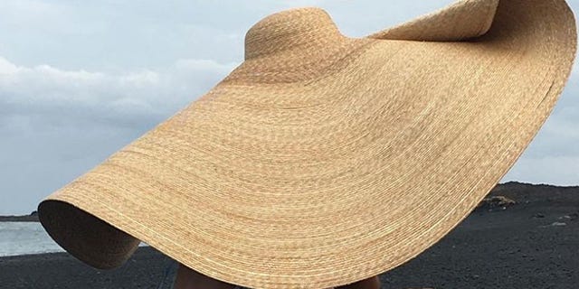 Clothing, Sun hat, Tan, Hat, Footwear, Beige, Leg, Headgear, Fashion accessory, Shoe, 