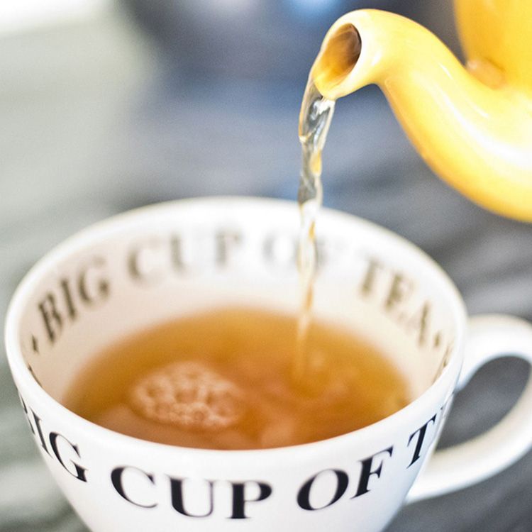 元ロイヤルファミリーの執事が伝授する 王室流紅茶の淹れ方とは ハーパーズ バザー Harper S Bazaar 公式
