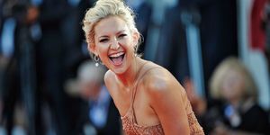 Hair, Facial expression, Beauty, Hairstyle, Smile, Blond, Human body, Premiere, Dress, Happy, 