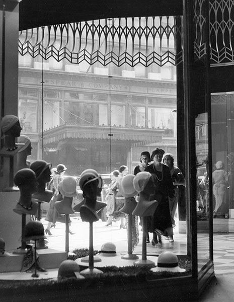 Monochrome, Monochrome photography, Black-and-white, Transparent material, Display window, Mannequin, Column, 