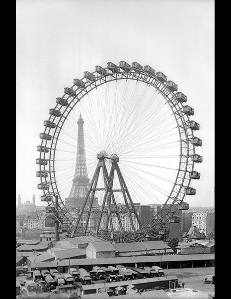 Ferris wheel, Nature, Infrastructure, Recreation, Monochrome, Photograph, Monochrome photography, White, Urban area, Amusement ride, 