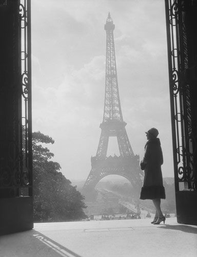 ヴィンテージ写真で、パリの街を旅する｜ハーパーズ バザー