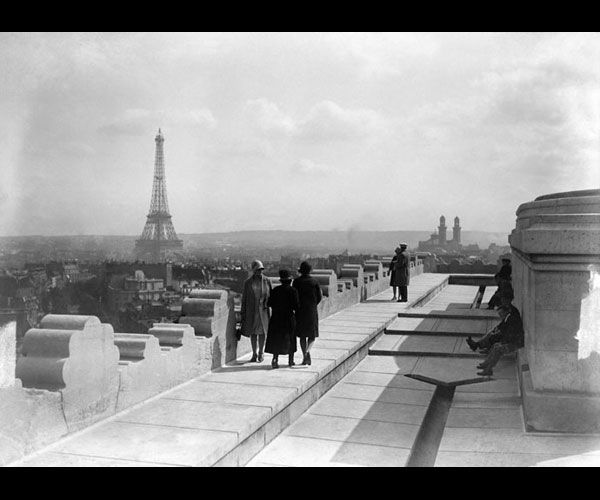 ヴィンテージ写真で、パリの街を旅する｜ハーパーズ バザー