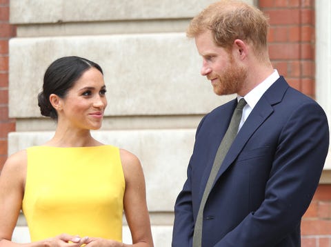 メーガン妃 ブランドン マックスウェルの大胆なドレスでイメチェンを図る ハーパーズ バザー Harper S Bazaar 公式