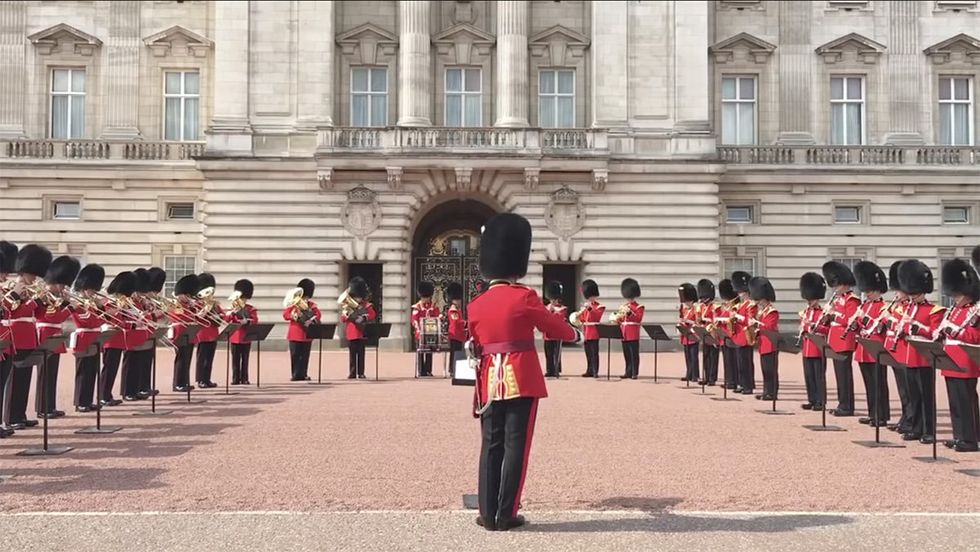 Marching, Marching band, Uniform, Public space, Palace, Headgear, Bearskin, Musician, Event, Troop, 
