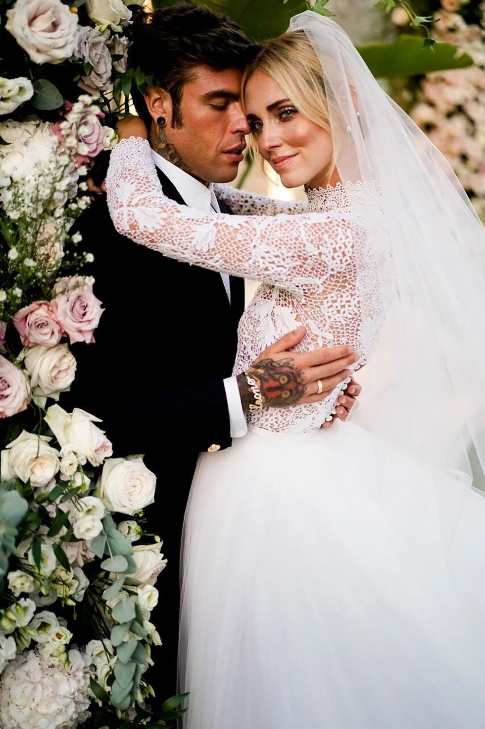 Wedding dress, Bride, Gown, Photograph, Bridal clothing, Dress, White, Veil, Marriage, Bridal veil, 