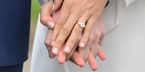 メーガン マークル ハリー王子がデザインした婚約指輪を初披露 ハーパーズ バザー Harper S Bazaar 公式