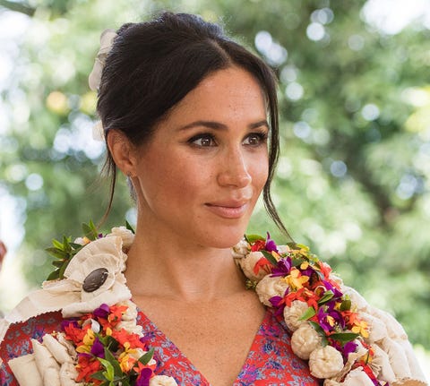 メーガン妃 フィジーでの市場訪問をわずか6分間に短縮 ハーパーズ バザー Harper S Bazaar 公式