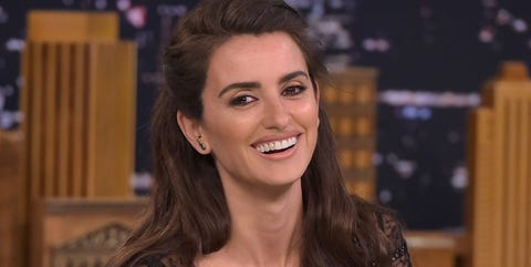 ペネロペ クルス 事前にドナテラ ヴェルサーチの承諾を得ていた と告白 ハーパーズ バザー Harper S Bazaar 公式