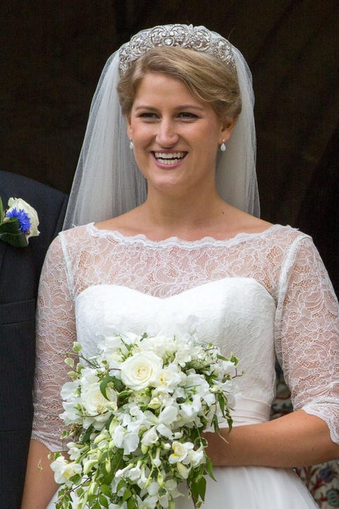 ダイアナ元妃の姪 結婚式でキャサリン妃もメーガン妃もつけられなかったスペンサー家のティアラを着用 ハーパーズ バザー Harper S Bazaar 公式