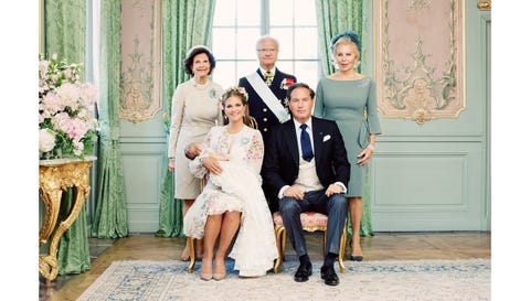 スウェーデンのアドリエンヌ王女 美しい洗礼式の写真が話題に ハーパーズ バザー Harper S Bazaar 公式
