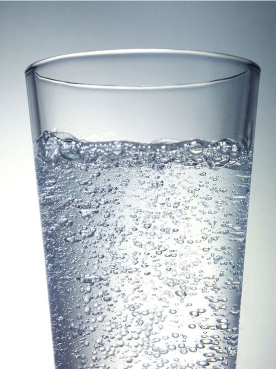 Water, Highball glass, Glass, Tumbler, Drinkware, Pint glass, Transparent material, Old fashioned glass, Drink, Liquid, 