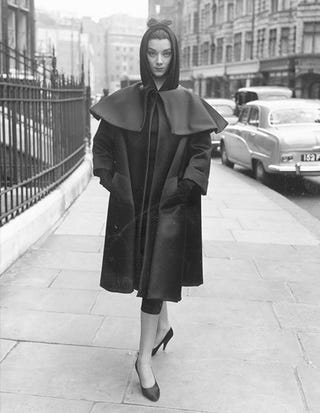モノクロ時代のファッションスナップ集 ハーパーズ バザー Harper S Bazaar 公式 モノクロ時代のファッションスナップ集 ハーパーズ バザー Harper S Bazaar 公式