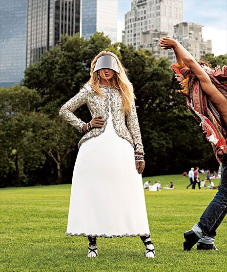 Tower block, People in nature, Street fashion, Metropolitan area, Spring, Skyscraper, Lawn, Condominium, One-piece garment, Day dress, 