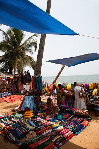 Textile, Public space, Market, Tourism, Bazaar, Marketplace, Flea market, Retail, Human settlement, People on beach, 