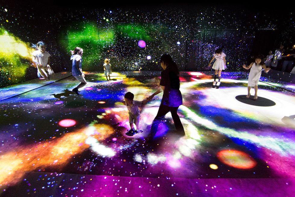 Light, Performance, Stage, Purple, Event, Performance art, Performing arts, Music, Dance, Space, 