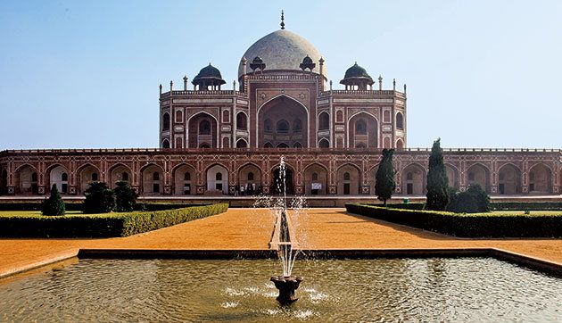 Fountain, Architecture, Dome, Water feature, Landmark, Dome, Palace, Byzantine architecture, Classical architecture, Arch, 