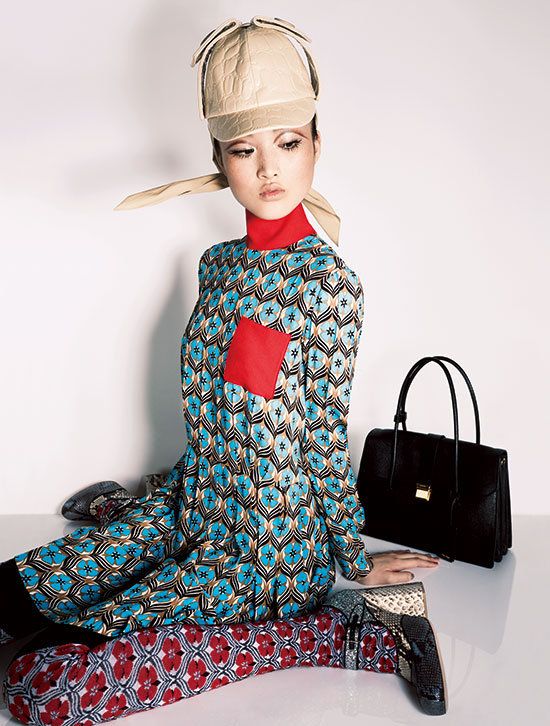 Style, Bag, Toy, Fashion, Shoulder bag, Luggage and bags, Doll, Hair accessory, Costume accessory, Fashion design, 