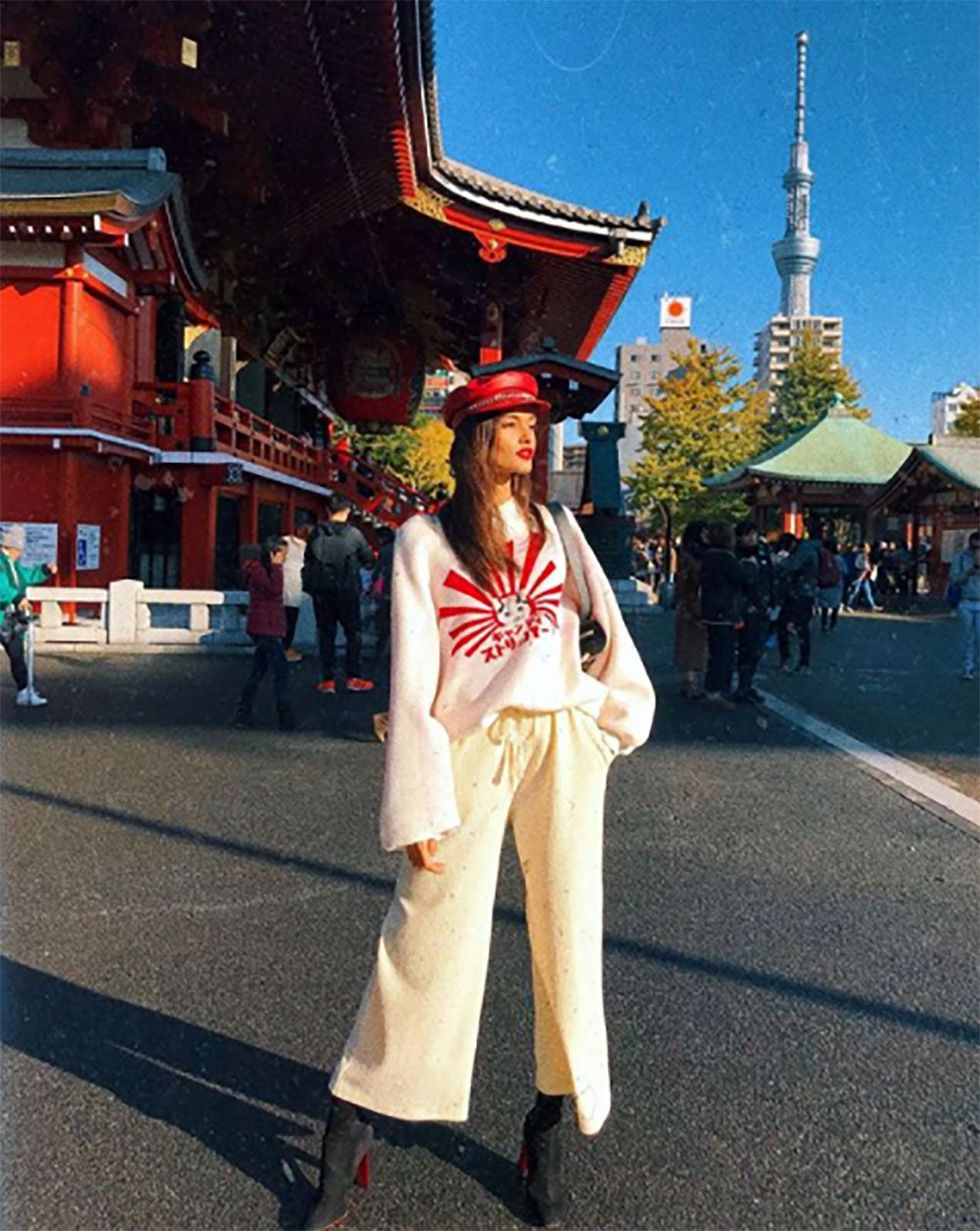 Snapshot, Pedestrian, Uniform, Photography, Street fashion, Temple, Tourism, Street, Kimono, Costume, 