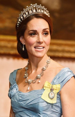 キャサリン妃がエリザベス女王からとても名誉な勲章を授かる ハーパーズ バザー Harper S Bazaar 公式