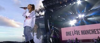 アリアナ グランデが ワン ラブ マンチェスター コンサートで感動的なスピーチを ハーパーズ バザー Harper S Bazaar 公式