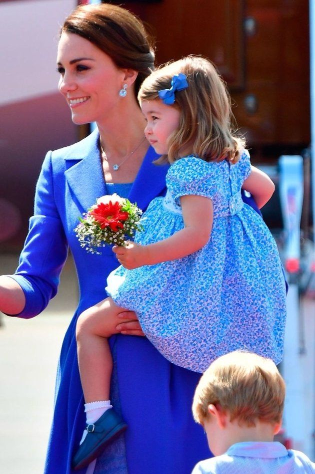 Blue, Dress, Child, Electric blue, Hair accessory, Cobalt blue, Headpiece, Bouquet, One-piece garment, Couch, 