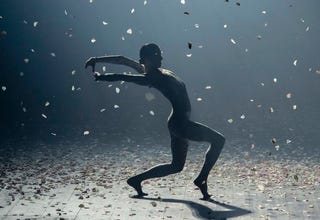 ディオールの19春夏コレクションに見る ファッションとダンスのファビュラスな関係 ハーパーズ バザー Harper S Bazaar 公式