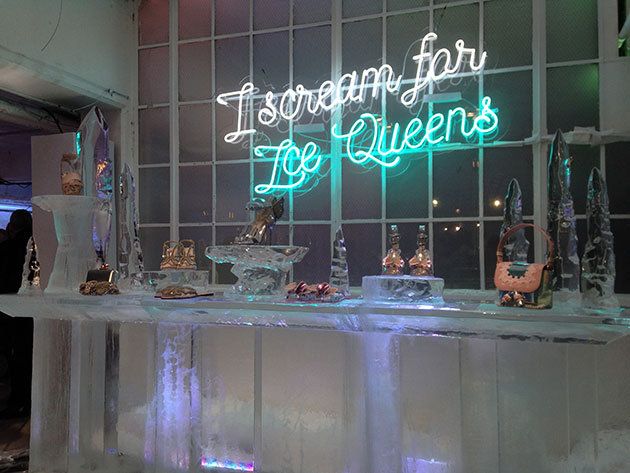 Decoration, Electricity, Electronic signage, Neon sign, Neon, Display case, Display window, 
