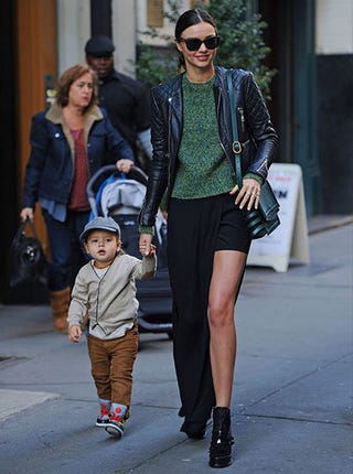 ミランダ カー Miranda Kerr と息子フリン Flynn Bloom の親子スナップ ハーパーズ バザー Harper S Bazaar 公式 ミランダ カー Miranda Kerr と息子フリン Flynn Bloom の親子スナップ ハーパーズ バザー Harper S Bazaar 公式