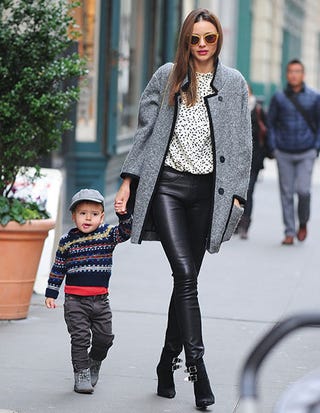 ミランダ カー Miranda Kerr と息子フリン Flynn Bloom の親子スナップ ハーパーズ バザー Harper S Bazaar 公式