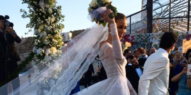 Clothing, Veil, Bridal clothing, Photograph, Bridal veil, Dress, Wedding dress, Petal, Bride, Gown, 