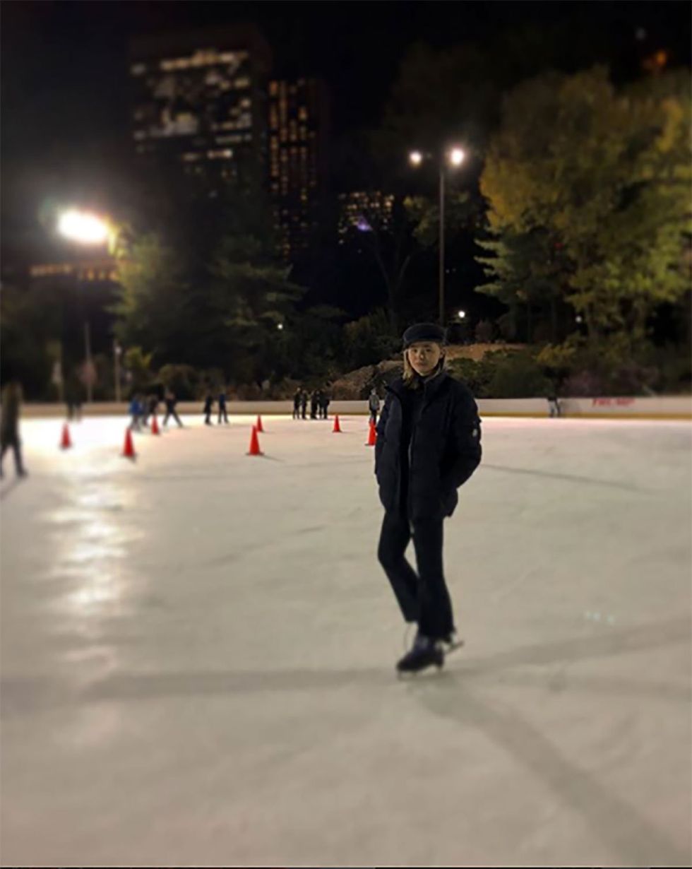 Ice skating, Ice skate, Ice rink, Skating, Recreation, Snow, Winter, Sports equipment, Footwear, Sports, 