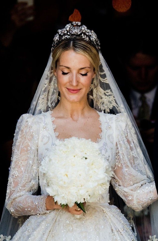 Clothing, Bridal veil, Bridal clothing, Hairstyle, Dress, Veil, Eyebrow, Photograph, Wedding dress, Bridal accessory, 