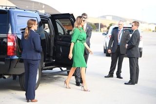 メラニア トランプがキャメロン前首相の妻サマンサ キャメロンのブランドを着用 ハーパーズ バザー Harper S Bazaar 公式