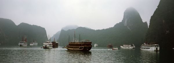 Water transportation, Atmospheric phenomenon, Boat, Mode of transport, Waterway, Vehicle, Hill station, Bay, River, Calm, 