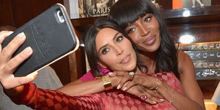 自撮りする人には3タイプあるという研究結果が あなたはどのタイプ ハーパーズ バザー Harper S Bazaar 公式
