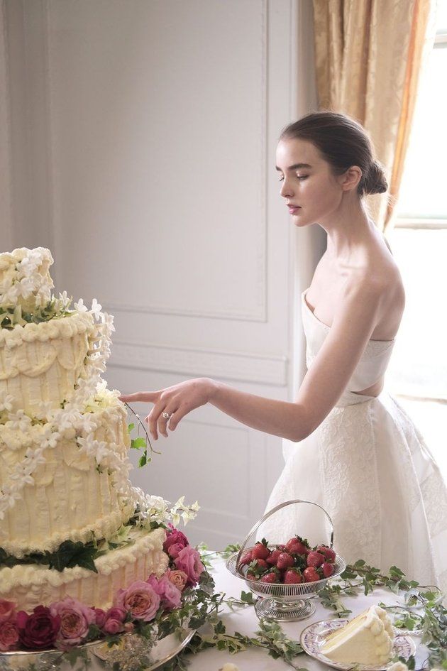 Photograph, Dress, Wedding dress, Wedding ceremony supply, Bride, Gown, Bridal clothing, Cake, Icing, Cake decorating, 