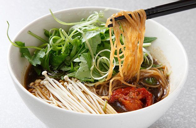 Food, Cuisine, Soup, Noodle, Ingredient, Bowl, Spaghetti, Chinese noodles, Tableware, Produce, 