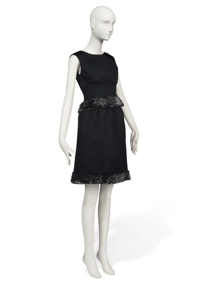 Clothing, Dress, Cocktail dress, Mannequin, Black, Little black dress, Day dress, Shoulder, Standing, Fashion, 