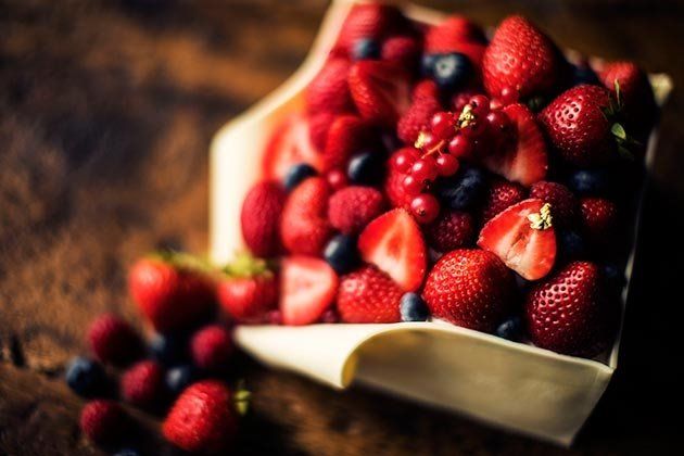 Food, Sweetness, Natural foods, Fruit, Seedless fruit, Produce, Strawberry, Frutti di bosco, Strawberries, Still life photography, 