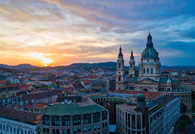 Sky, City, Landmark, Cityscape, Urban area, Metropolitan area, Cloud, Metropolis, Town, Human settlement, 