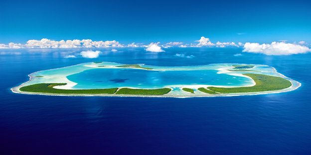 Water resources, Natural landscape, Water, Island, Coastal and oceanic landforms, Sky, Archipelago, Atoll, Inlet, Lagoon, 