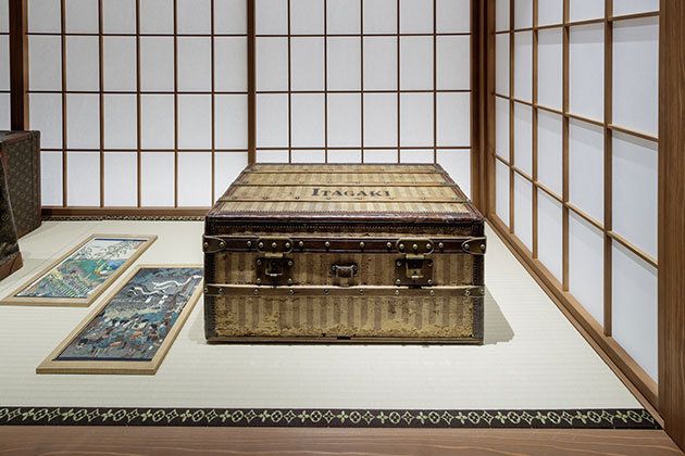 Rectangle, Visual arts, Symmetry, Shōji, Wood stain, Classical architecture, Daylighting, Collection, Mecca, 