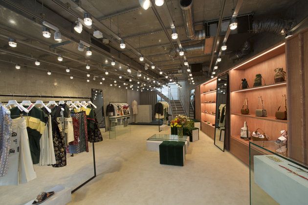 Outlet store, Boutique, Building, Retail, Interior design, Footwear, Ceiling, Exhibition, Collection, Event, 
