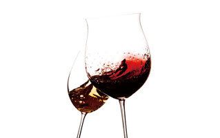 Stemware, Drinkware, Glass, Wine glass, Fluid, Drink, Barware, Liquid, Alcoholic beverage, Dessert wine, 