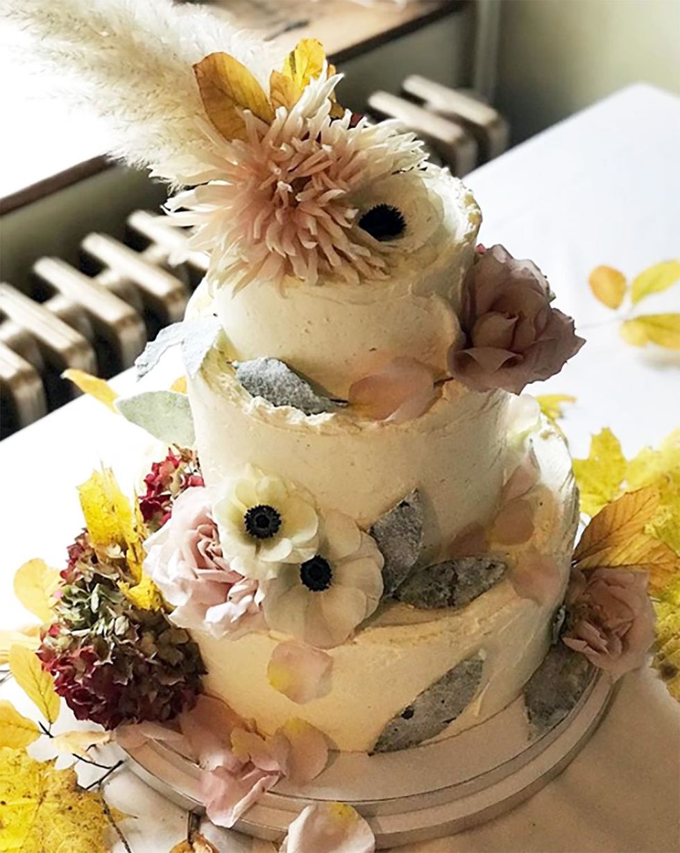 Food, Wedding cake, Dish, Cuisine, Sweetness, Cake decorating, Dessert, Torte, Cream, Wedding ceremony supply, 