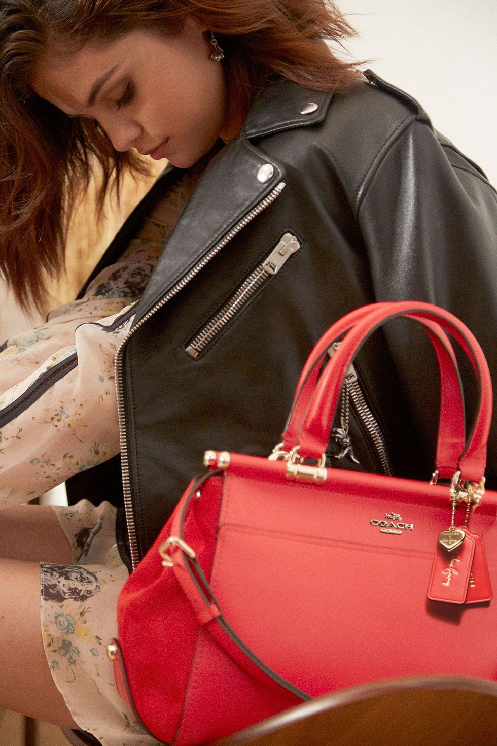 Bag, Handbag, Red, Hand luggage, Beauty, Fashion accessory, Leather, Shoulder, Pink, Fashion, 