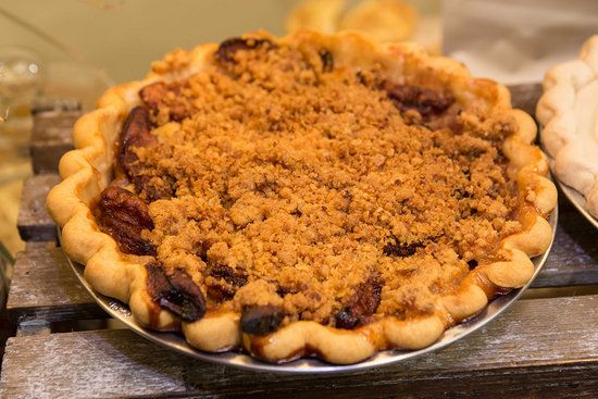 Dish, Food, Cuisine, Ingredient, Dessert, Pie, Blackberry pie, Baked goods, Crumble, Baking, 